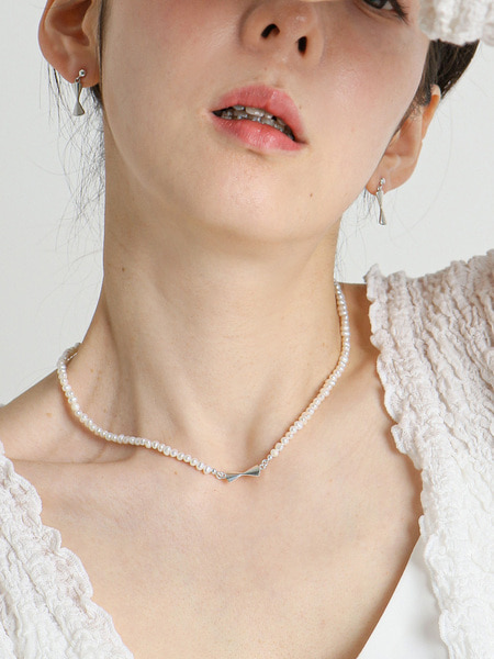 [유니제이] Sandglass Fresh Water Pearl Silver Necklace In353 [Silver]
